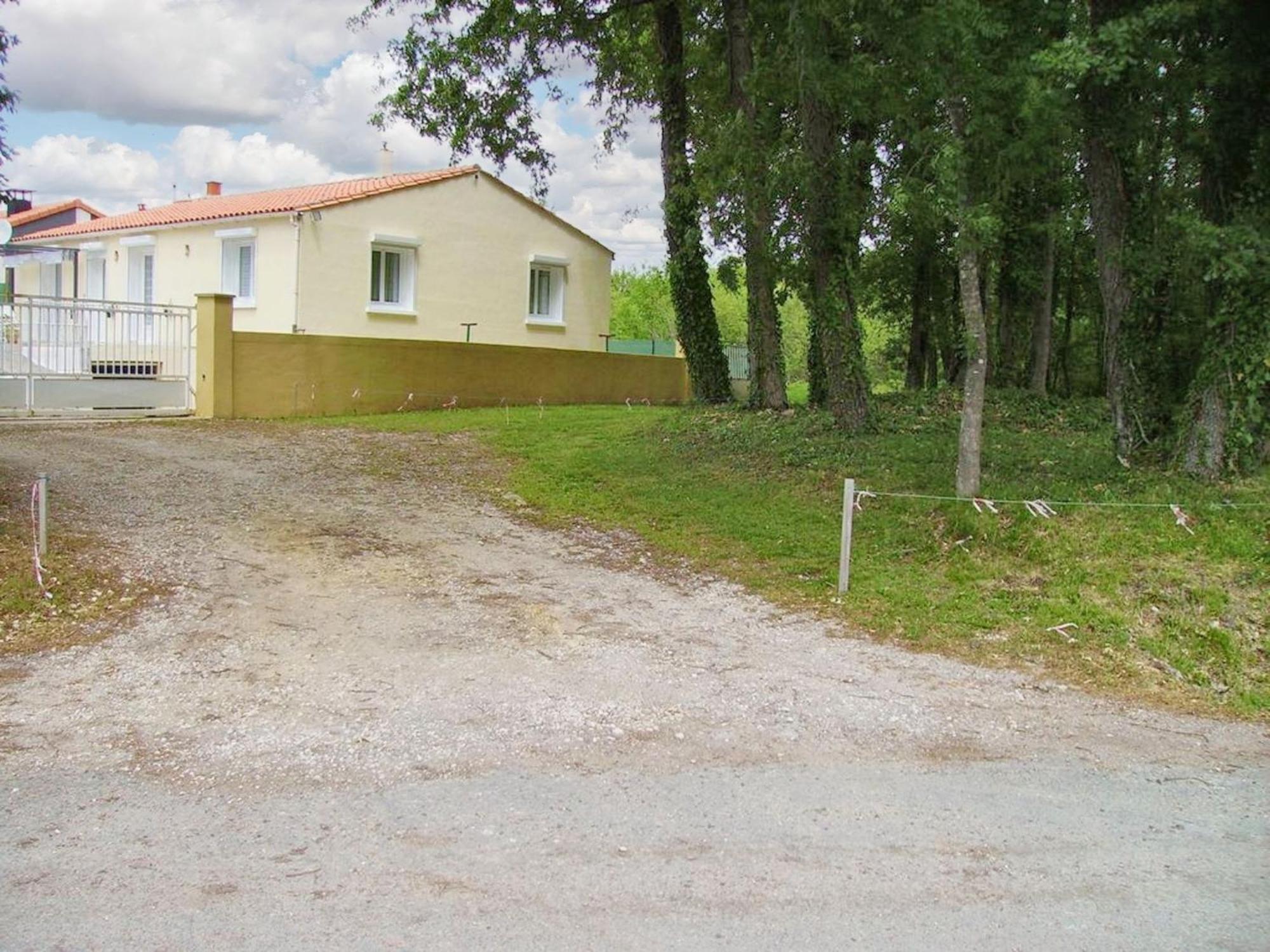 Appartement Charmant A Breuillet Avec Jardin Spacieux Exteriér fotografie