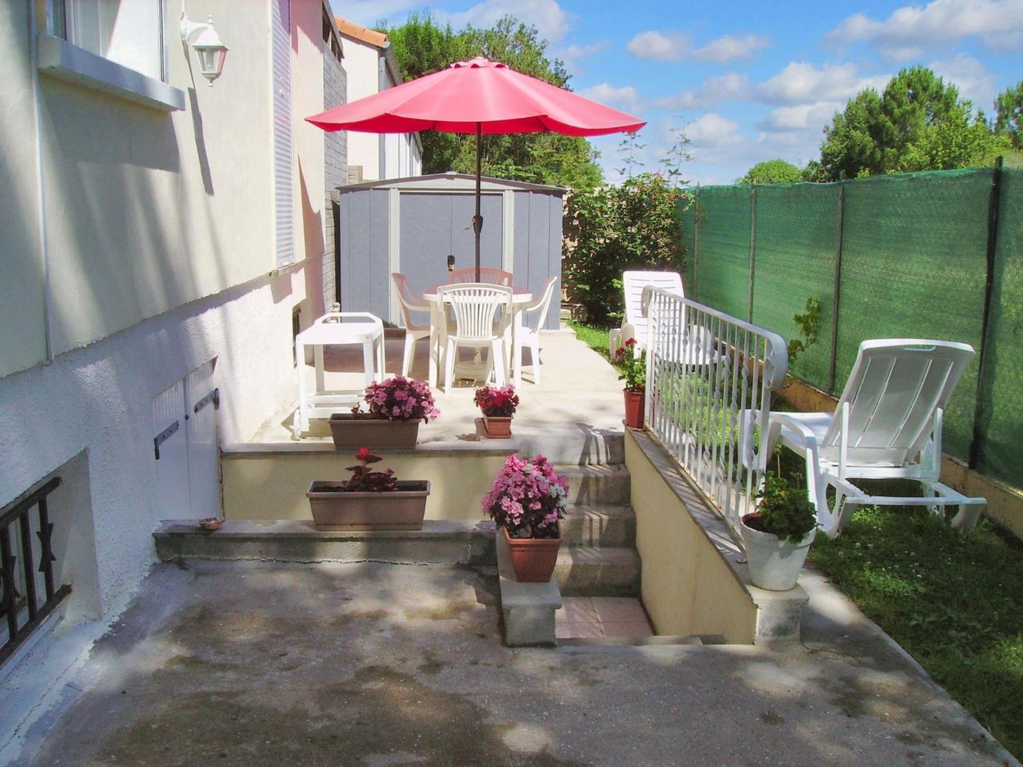Appartement Charmant A Breuillet Avec Jardin Spacieux Exteriér fotografie